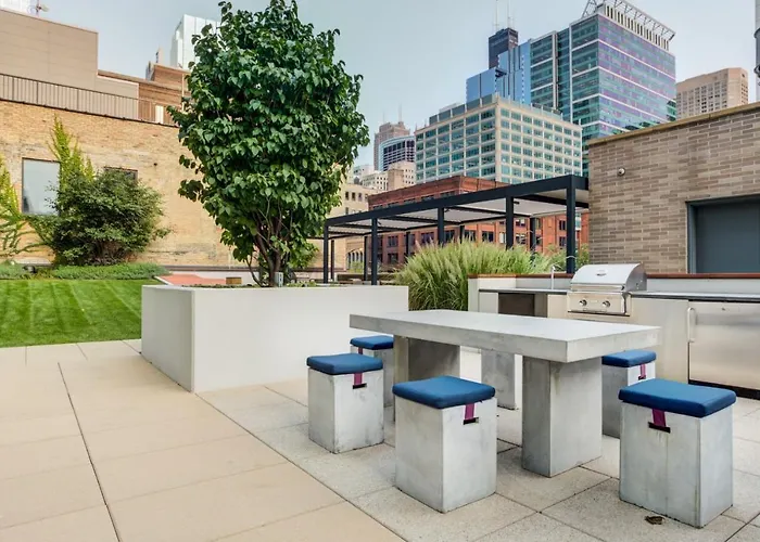 W Loop Studio W Pool Gym Lounge Nr L Chi-749 Chicago